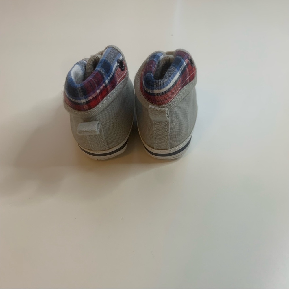 Stylish Gray Baby Walker Shoes with Plaid Detail - Picture 2 of 5